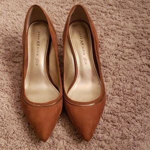 Tan/Chestnut Suede Pumps